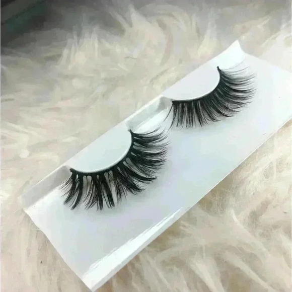 20mm Fushion Lashes - Picture 4 of 4